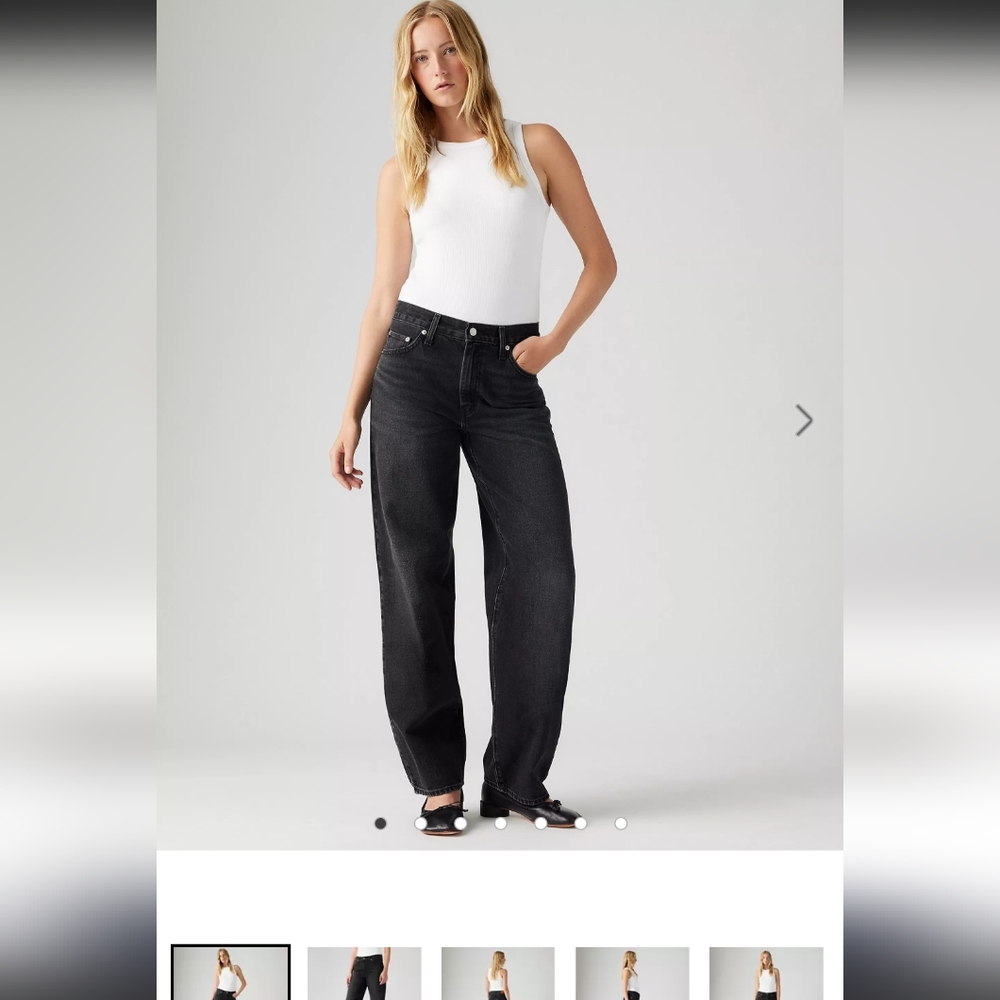 Levis baggy dad jeans. Selling because they don't fit anymore.
